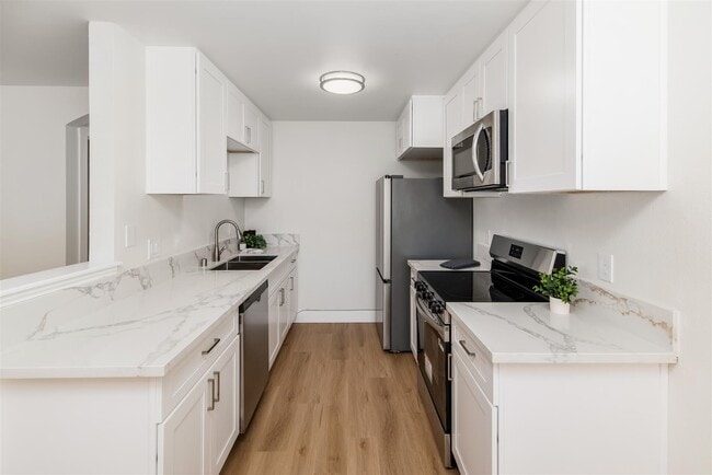 Building Photo - 9949 Erma Rd