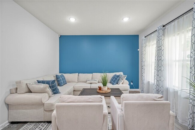 Building Photo - 9256 Preserve Way