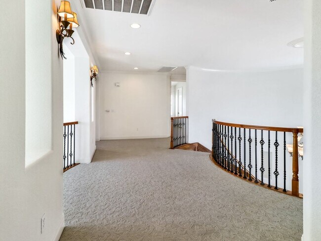 Building Photo - Beautiful custom home in The Promontory in...