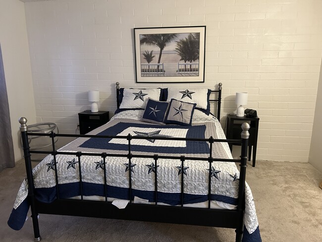 Building Photo - 230 N Calle Acuarela