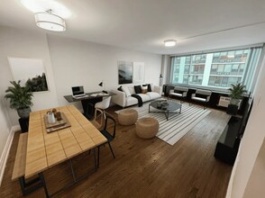 Building Photo - 1 bedroom in Chicago IL 60640