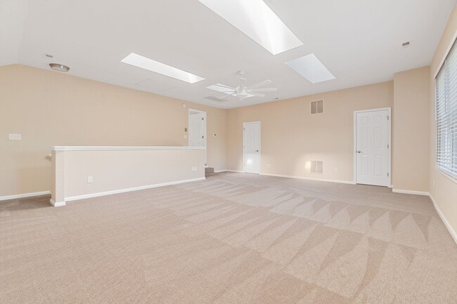 Building Photo - 1073 Heatherwood Dr