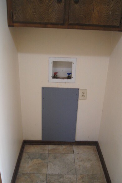 Building Photo - 1213 Frederick Dr