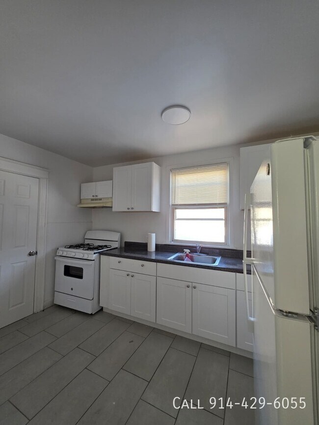 Building Photo - 622 Agar St