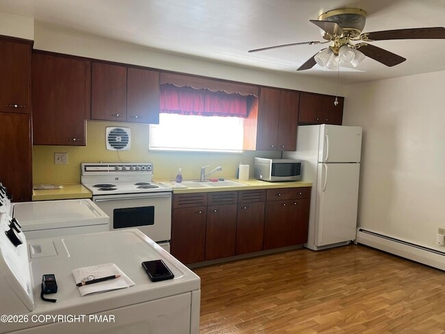 Building Photo - 144 E Diaz Ave