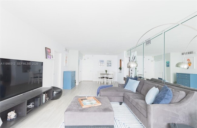 Building Photo - 5161 Collins Ave