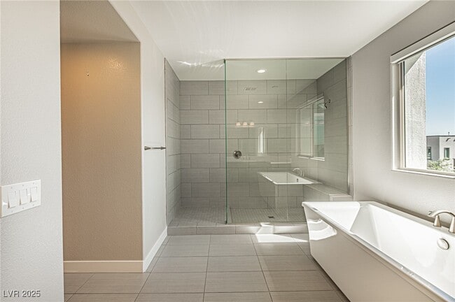 Building Photo - 6465 Farness St