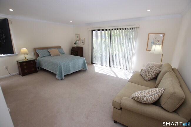 Building Photo - 53 Hollister Way N