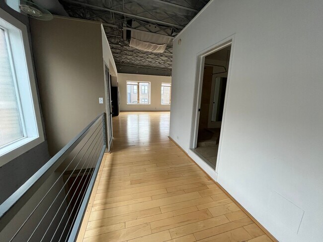 Building Photo - 10 E Broadway