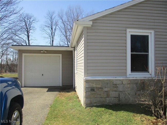 Building Photo - 32402 Bainbridge Rd