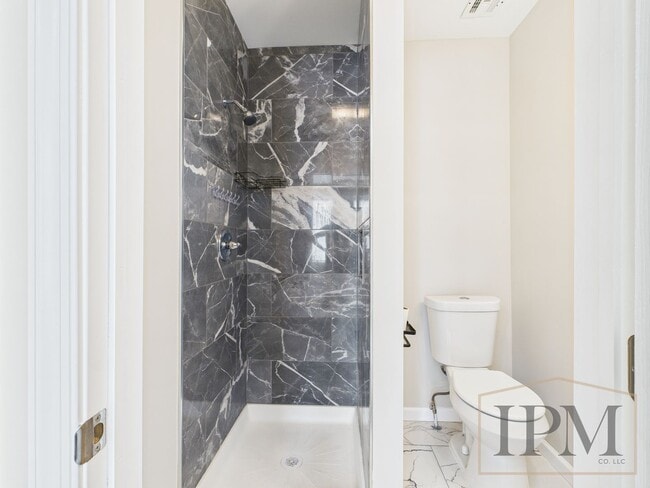 Building Photo - Available Now - Charming 3 Bedroom, 2 Bath...