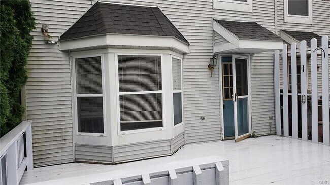 Building Photo - 1262 Forest Rd