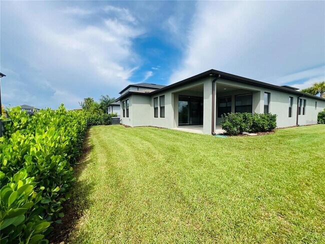 Building Photo - 4567 Tivoli Dr