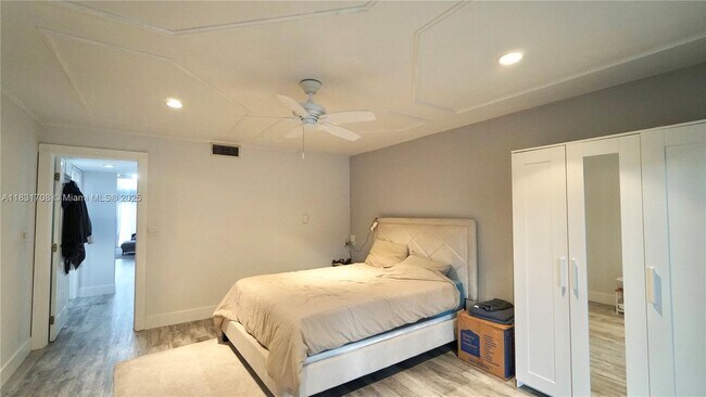 Building Photo - 741 E Coco Plum Cir