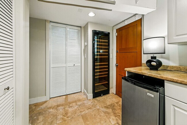 Building Photo - Capitol Hill View Home
