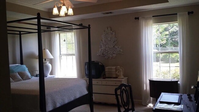 Building Photo - Hyde Park Rental