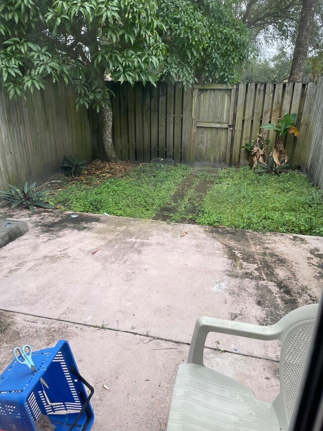 Building Photo - 8249 Fairway Rd