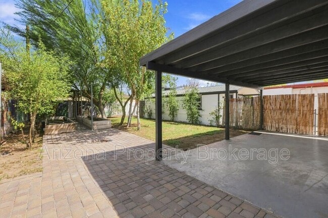 Building Photo - 1128 E Almeria Rd