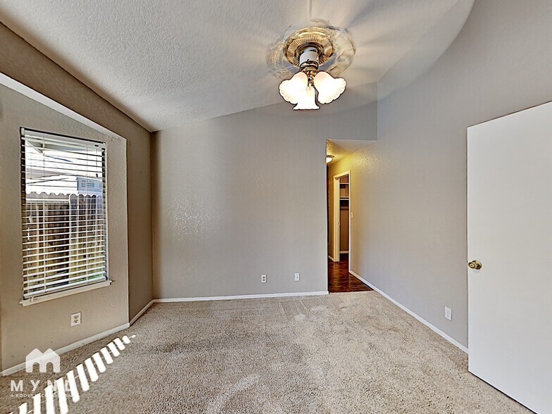 Building Photo - 4430 Sunrise Ct