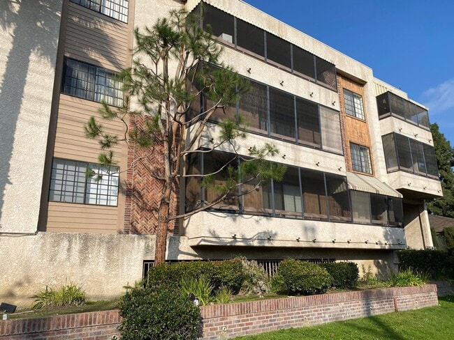 Building Photo - MOVE IN SPECIAL - Quiet Retreat in the Hea...