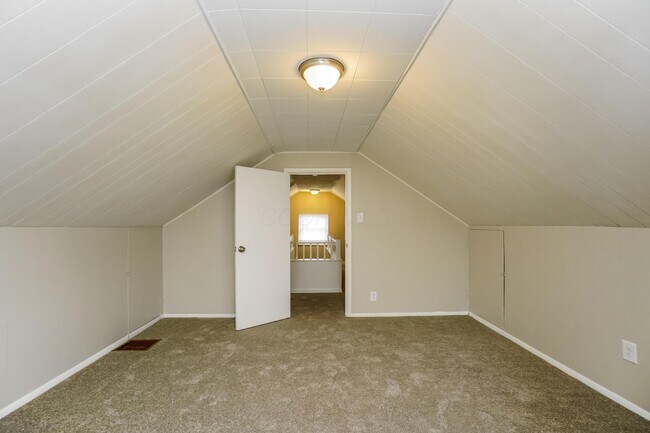 Building Photo - 1646 Oakwood Ave