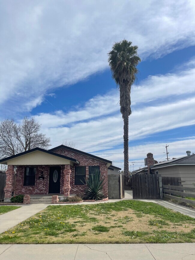 Building Photo - 817 Lake Ave