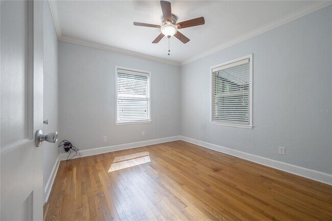 Building Photo - 1211 E Park Cir