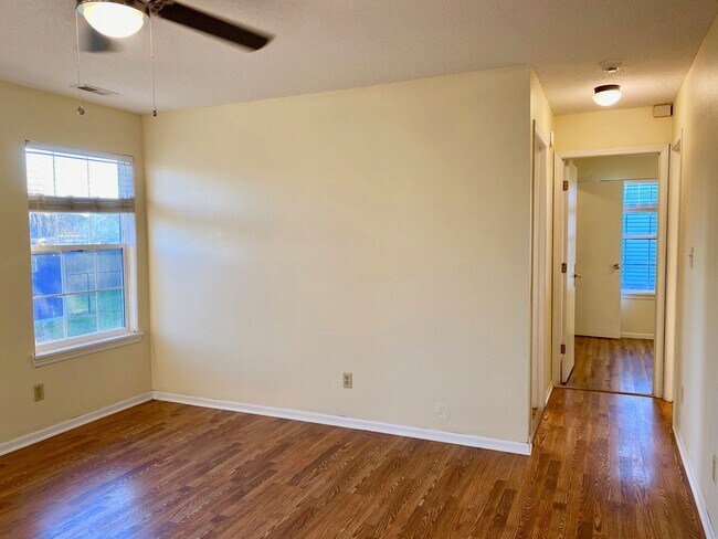 Building Photo - COMING SOON! Wonderful 3 Bedroom 2 Bathroo...