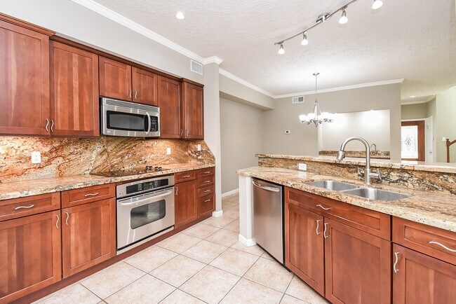 Building Photo - 9400 Doliver Dr
