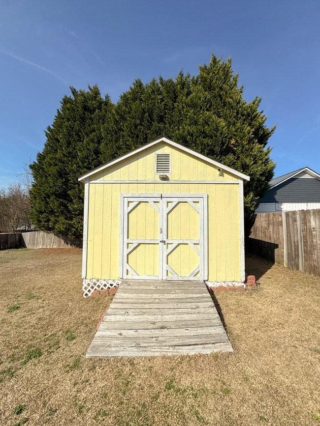 Building Photo - Lovely 3 Bed 2 Bath Home with Bonus Room