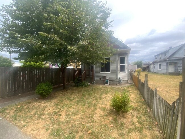Primary Photo - Newly Remodeled Tacoma Gem - Modern Comfor...