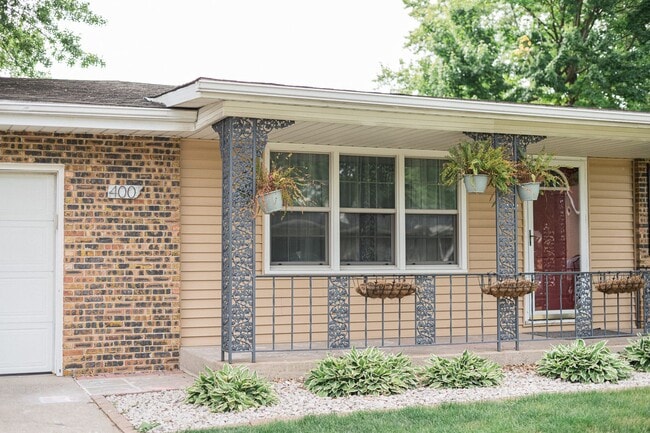 Building Photo - 3 bed 2 bath Ranch in Hobart