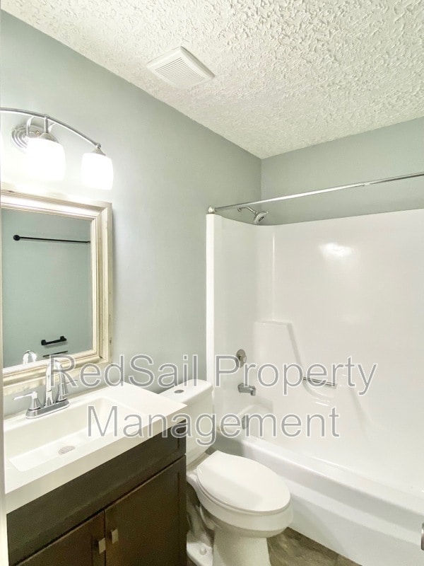 Building Photo - 1449 Longdale Dr