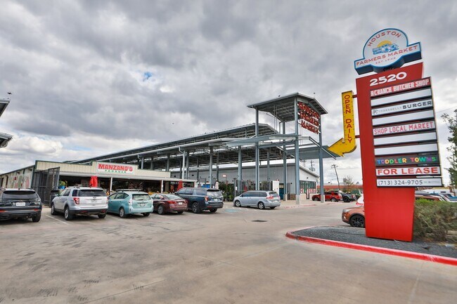 Building Photo - 907 E 25th St