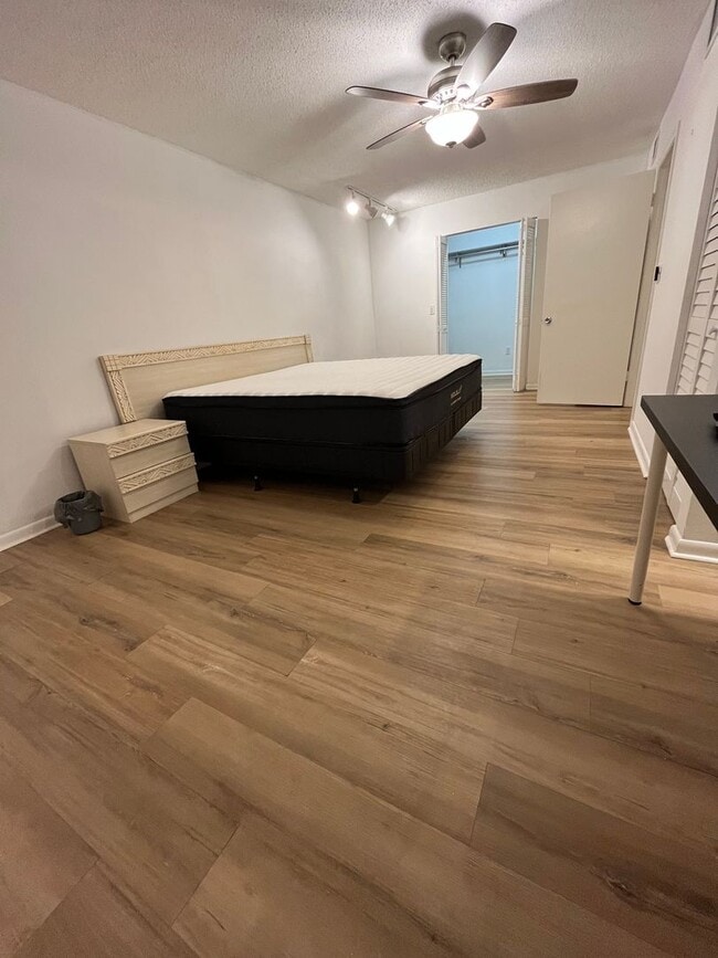 Building Photo - Newly Renovated 1/1 in Poppleton Creek--Partially furnished