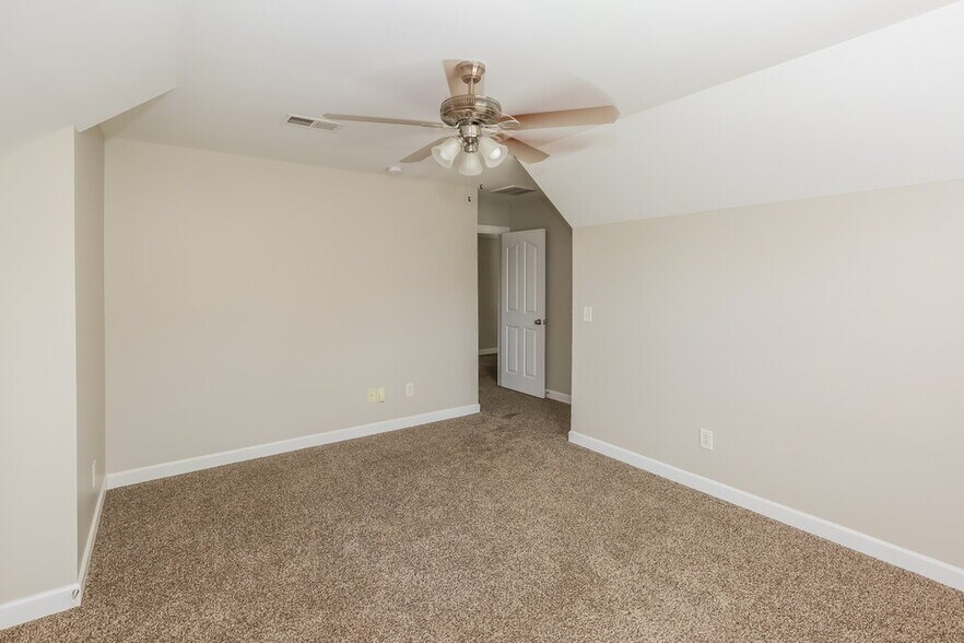 Building Photo - 2926 Island Point Dr NW