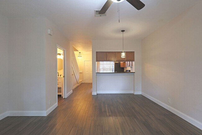 Building Photo - 8291 Pacific Beach Dr