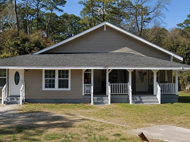 Building Photo - 1103 Dunbar St