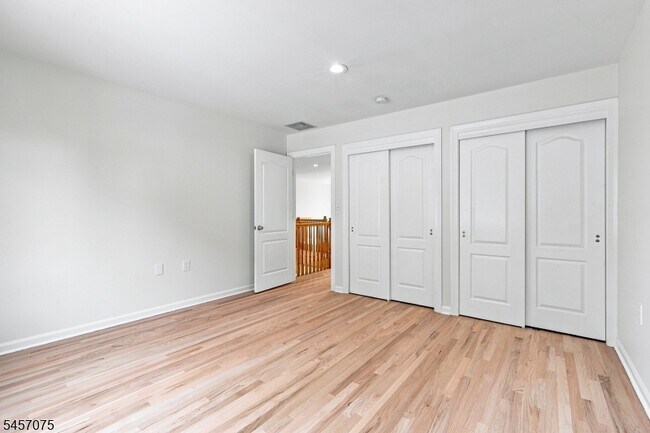 Building Photo - 907 Colonia Rd