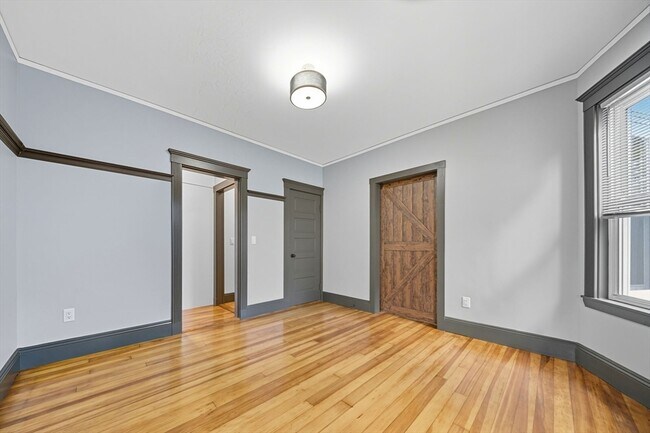 Building Photo - 24 Hinckley St