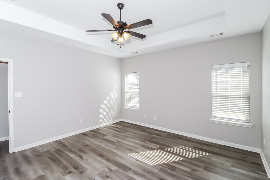 Building Photo - 45 Green Hills Dr