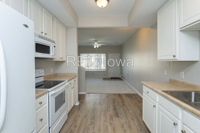 Building Photo - 1108 NE 7th Ln