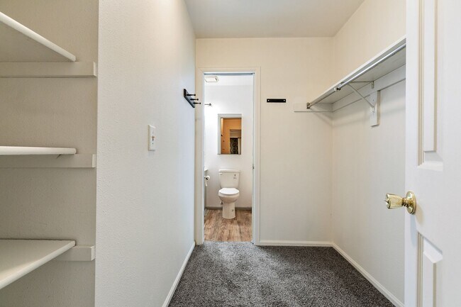 Building Photo - 1090 Sundering Dr