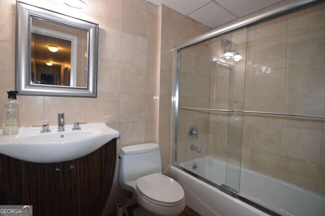 Building Photo - 3765 Cochran Lake Rd