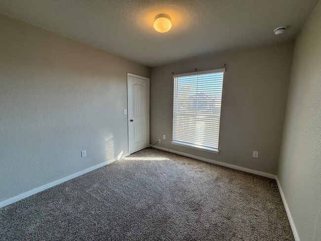 Building Photo - 407 Marimoor Dr