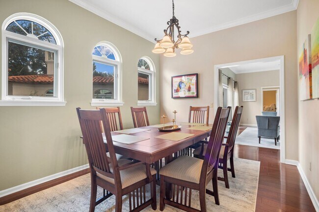 Building Photo - ** OLDE NAPLES ** 3 BED + DEN / 3 BATH - GARAGE - WALK TO BEACH & DOWNTOWN - SHORT TERM RENTAL