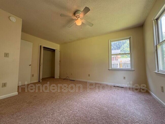 Building Photo - 634 N Kelly St