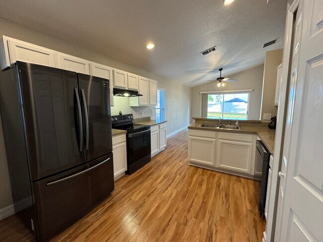 Building Photo - 322 Halstead Dr