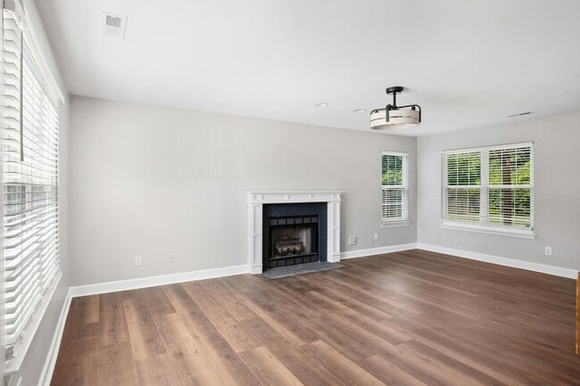 Building Photo - WOODLAKE