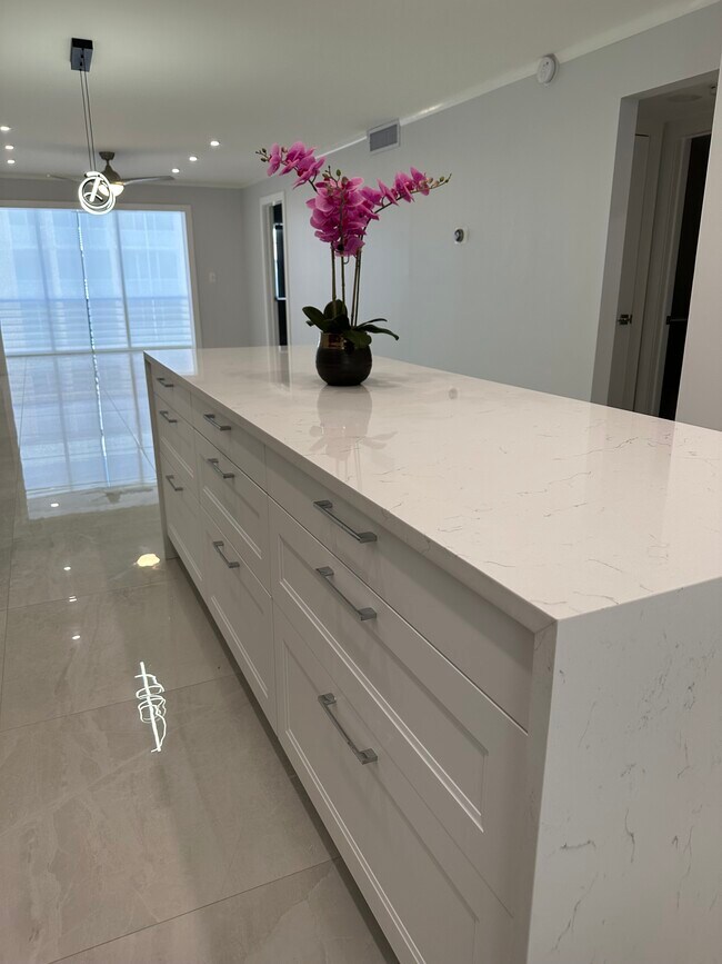 Building Photo - 308 Golfview Rd